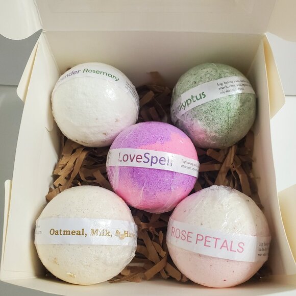 Drop It Like It’s a Bath Box of 5 Bath Bombs - Picture 3 of 4